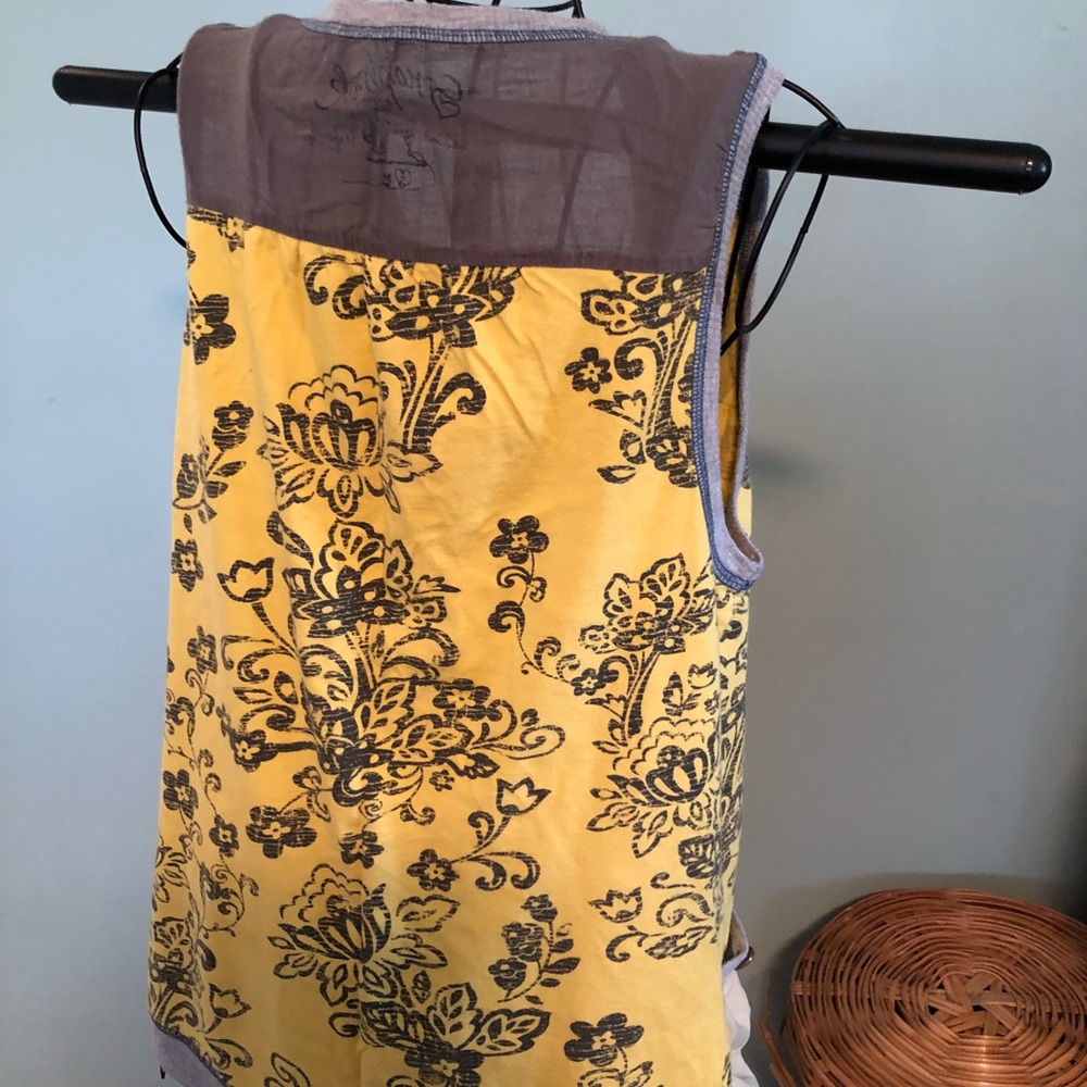 Vest - Picture 3 of 5